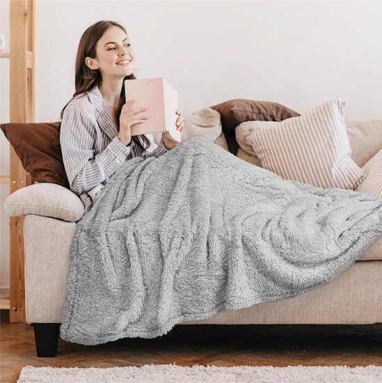 Light Grey Plush Throw Blanket for Couch, Sherpa Soft Cozy Blanket and Throw for Sofa Bed, Decorative Fur Fuzzy Warm Fleece Blanket, Lightweight Boho Home Decor All Season, 50x60